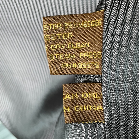 Caravelli Suit Mens 42R 33W 28L Blue Pinstripe Superior 150s Hightech Classic - Picture 10 of 16